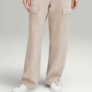 Lululemon Wide-Leg Mid Rise Cargo Pant, Modified
| Woman’s Size 4 |